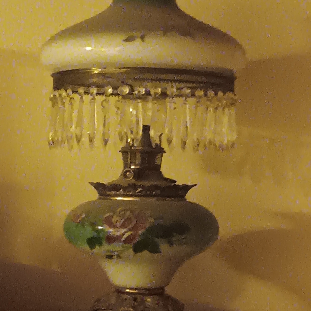Elegant Floral Table Lamp with Crystal Accents